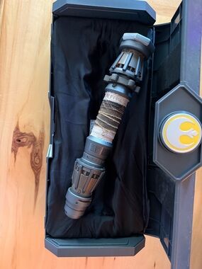 REY SKYWALKER LEGACY LIGHTSABER HILT STAR WARS DISNEY
